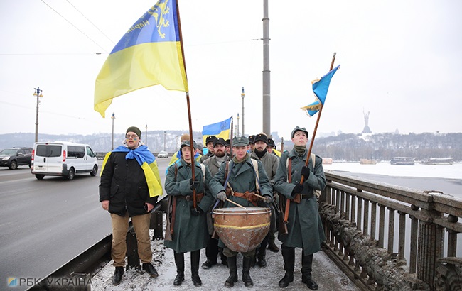 День Соборности: украинцы создали &quot;живую цепь&quot; и развернули национальный флаг (яркий фоторепортаж)